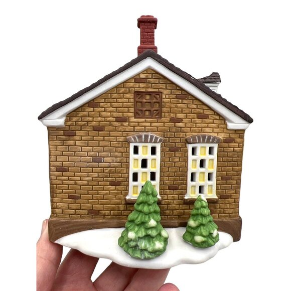 Dept 56 Christmas Village New England Series Stoney Brook Town Hall 1992 Holiday - Picture 5 of 10